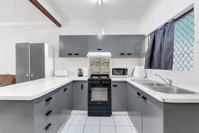 /international/au/3-21-23-sandown-close-woree-qld-152586836/