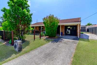 /international/au/25-yorkshire-drive-banksia-beach-qld-152624688/