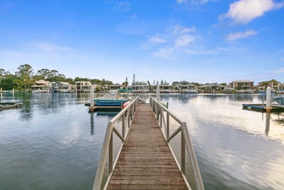 /international/au/11-godwin-place-pelican-waters-qld-148346024/
