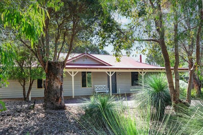 /international/au/75-naturaliste-terrace-dunsborough-wa-152490712/