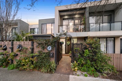 /international/au/7-newstead-drive-doreen-vic-148508060/