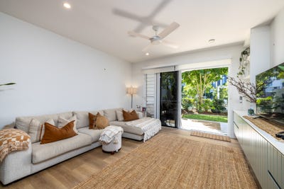 /international/au/12-kombi-street-bokarina-qld-152148536/