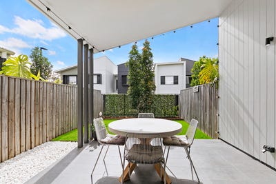 /international/au/27-9-ellen-street-carina-qld-152421684/