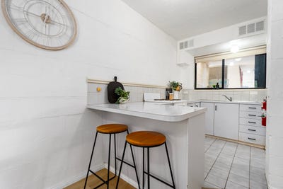 /international/au/3-572-noorla-place-lavington-nsw-152698844/