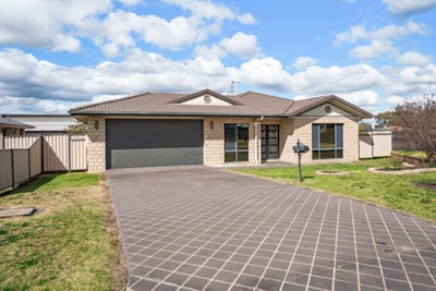 /international/au/7-woodhurst-court-pittsworth-qld-152152384/
