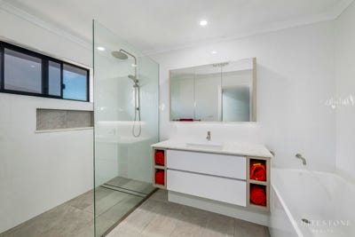 /international/au/10-brady-street-avenell-heights-qld-151316792/
