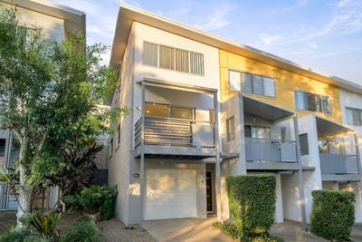 /international/au/56-30-taylor-place-mackenzie-qld-152542772/