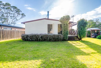 /international/au/4-seal-court-cowes-vic-148311288/