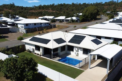 /international/au/1-holbourne-street-bushland-beach-qld-151059036/