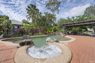 /international/au/10-pacific-avenue-bushland-beach-qld-148376036/