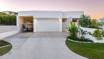 /international/au/19-marine-parade-agnes-water-qld-148535944/