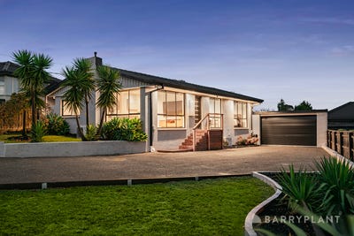 /international/au/17-krowera-street-mooroolbark-vic-151403216/