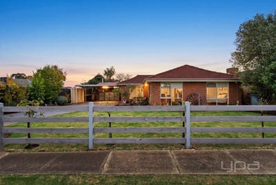 /international/au/2-corriedale-road-melton-west-vic-151489284/