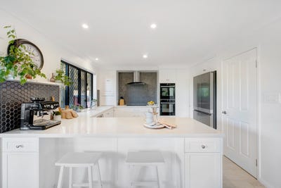 /international/au/5-snow-wood-drive-eatons-hill-qld-148718744/