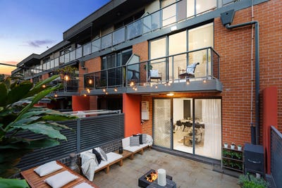 /international/au/8-49-henderson-road-alexandria-nsw-148347056/