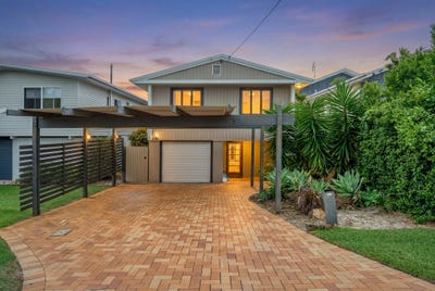 /international/au/23-nothling-street-moffat-beach-qld-151161812/