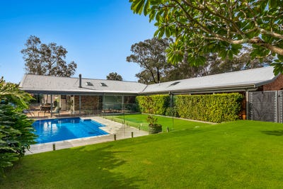 /international/au/26-stonehaven-drive-metford-nsw-151294368/