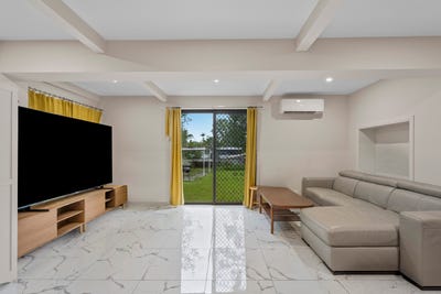 /international/au/8-caroline-street-riverview-qld-151274152/