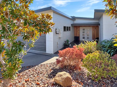 /international/au/8-susan-court-st-helens-tas-151305932/