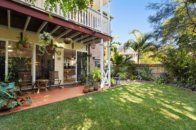 /international/au/28-8-pepper-road-everton-hills-qld-151426124/