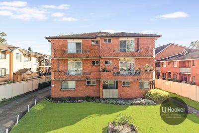 /international/au/1-50-52-clyde-street-granville-nsw-151369616/