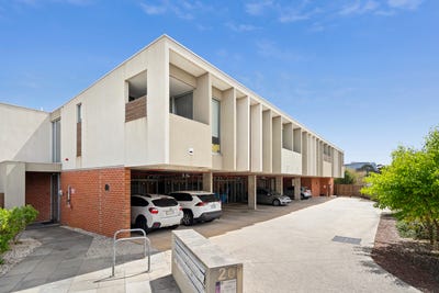 /international/au/110-20-ficinia-mews-highton-vic-152668516/