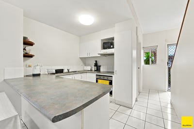 /international/au/11-40-springfield-crescent-manoora-qld-152608164/