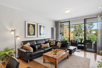 /international/au/49-2-burvill-drive-floreat-wa-151225256/