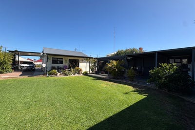 /international/au/12-mckay-street-port-broughton-sa-152469160/