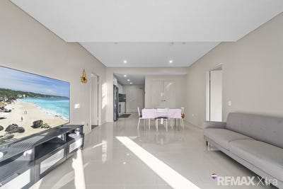 /international/au/15-13-15-civic-avenue-pendle-hill-nsw-150621208/