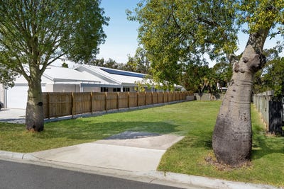 /international/au/12-newbery-street-newmarket-qld-204649272/
