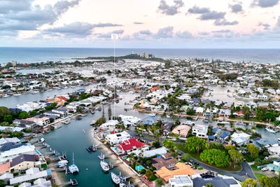 /international/au/6-island-court-minyama-qld-150841640/