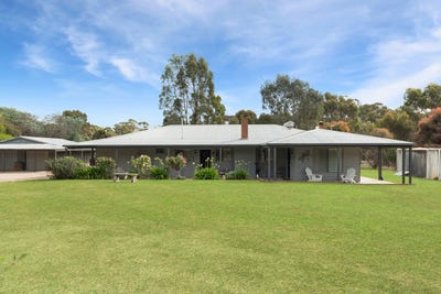 /international/au/240-heathcote-redesdale-road-heathcote-vic-150925540/
