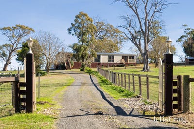 /international/au/396-sullivans-road-millbrook-vic-148137668/