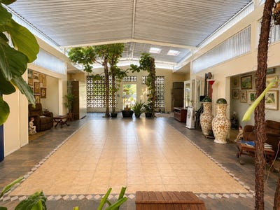 /international/au/3-olive-street-manoora-qld-151178576/