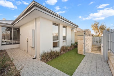 /international/au/90-kingscliff-drive-golden-bay-wa-151491952/