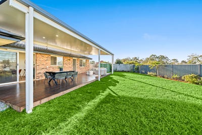 /international/au/10-robinson-crescent-runcorn-qld-151577188/