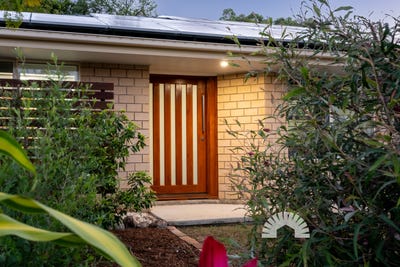 /international/au/17-ngungun-parade-narangba-qld-152555188/