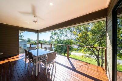 /international/au/3-scarlet-gum-crescent-cannonvale-qld-148544184/