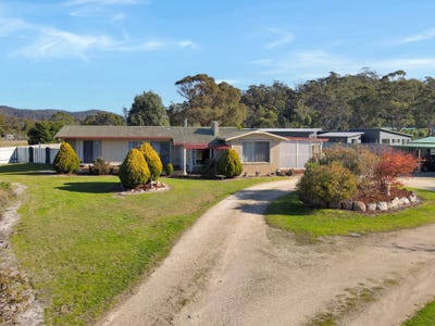 /international/au/19-walker-street-st-helens-tas-151392900/
