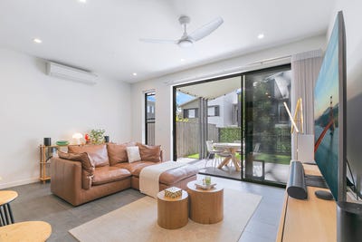 /international/au/27-9-ellen-street-carina-qld-152421684/