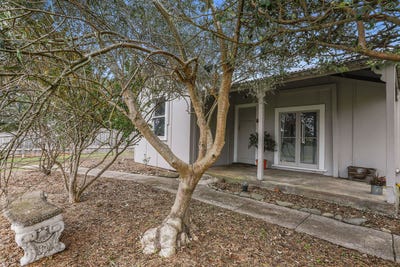 /international/au/53-mclachlan-street-apollo-bay-vic-152555036/