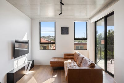 /international/au/6-53-erneton-street-newmarket-qld-151049608/