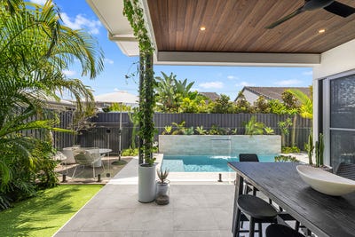 /international/au/1-98-oceanic-drive-warana-qld-149540492/