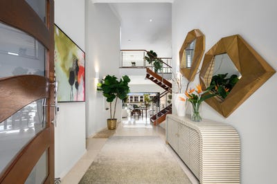 /international/au/7-king-james-court-sovereign-islands-qld-152653448/