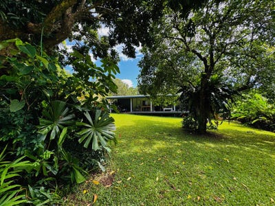 /international/au/13-webb-ct-bingil-bay-qld-150846992/