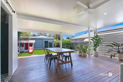/international/au/102a-arthur-street-woody-point-qld-152604432/