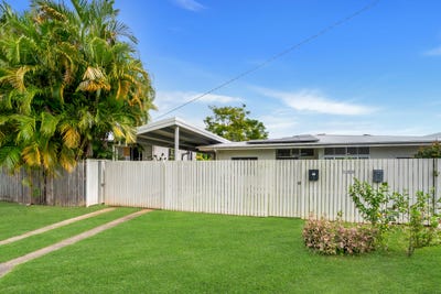 /international/au/1-233-buchan-street-westcourt-qld-151529708/