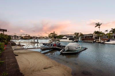 /international/au/2-109-bayview-street-runaway-bay-qld-151550164/