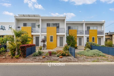/international/au/4-28-strickland-street-bunbury-wa-151036516/